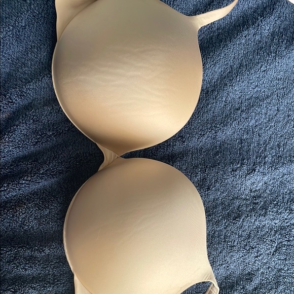 SKIMS Cream Bra - Picture 2 of 2